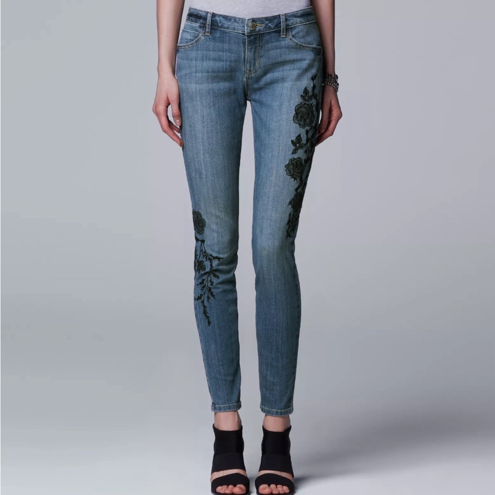 Simply Vera - Vera Wang light blue jeans with flower patches size 4